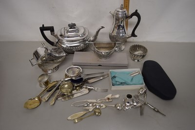 Lot 40 - Silver plated teapot and other items