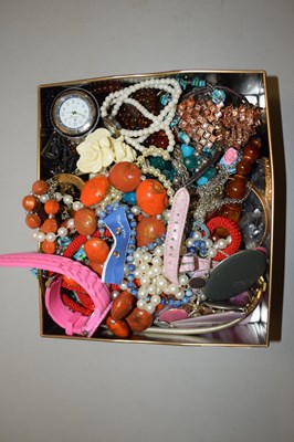 Lot 67 - Box of costume jewellery