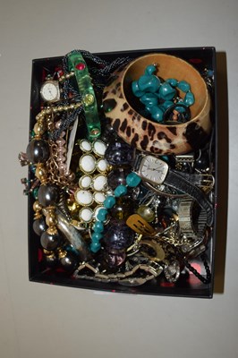 Lot 68 - Box of costume jewellery