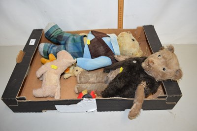 Lot 108 - Mixed Lot: Vintage teddy bears and other soft...