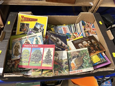 Lot 557 - Quantity of albums and Brooke Bond Tea cards...