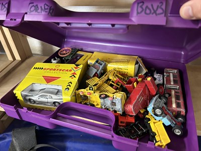 Lot 560 - Box of various assorted toy vehicles