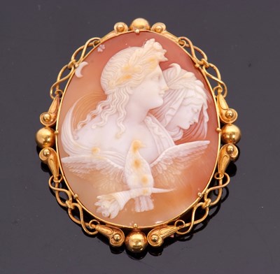 Lot 390 - A Victorian cameo brooch, the oval shell cameo...