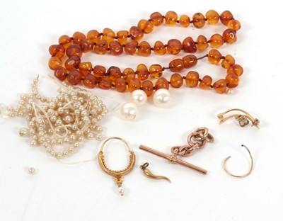 Lot 340 - A mixed lot of jewellery, to include an amber...