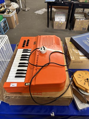 Lot 601 - A Hollandia electric keyboard