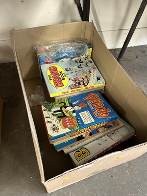 Lot 670 - Box of Beano and Dandy annuals