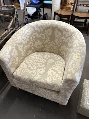 Lot 738 - A tub chair