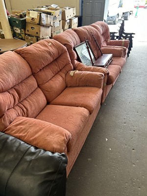 Lot 746 - A pink upholstered four piece suite