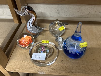 Lot 64A - Mixed Lot: Various paperweights, glass...