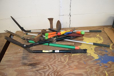 Lot 1007 - Mixed lot of garden hand tools to include...