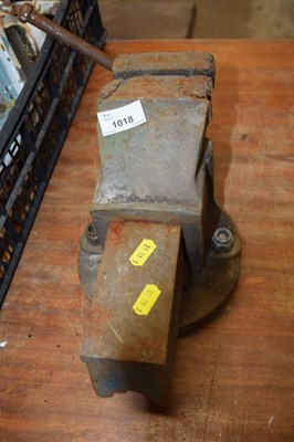 Lot 1018 - A bench vice