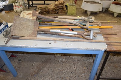 Lot 1020 - Mixed lot of garden hand tools to include...