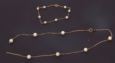 Lot 434 - A cultured pearl necklace and bracelet, the...