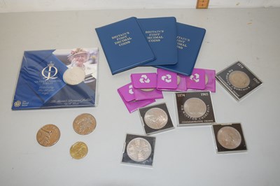 Lot 112 - Collection of Coinage: Comm Crowns, £5 coins 2004 &2006