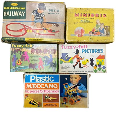 Lot 256 - A collection of vintage construction and craft...