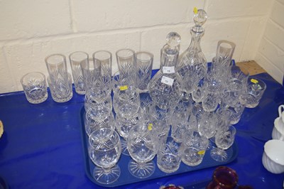 Lot 15 - A large group of modern clear glass wares to...