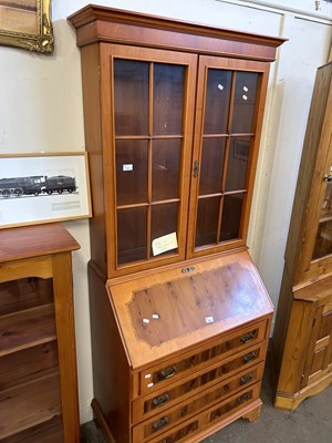 Lot 727 - A reproduction bureau book case