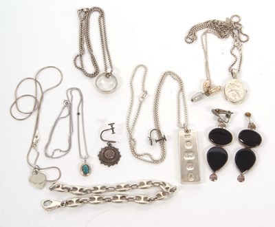 Lot 338 - A mixed lot of silver and white metal...