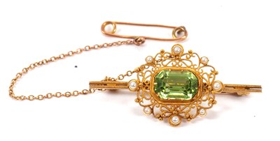 Lot 159 - A 15ct peridot and seed pearl brooch, the...