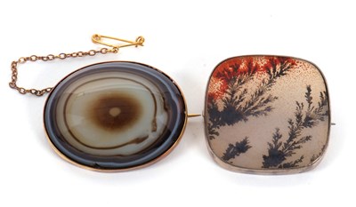 Lot 315 - Two agate specimen brooches: to include an...