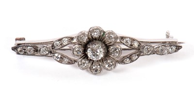 Lot 154 - A early 20th century diamond brooch, set...