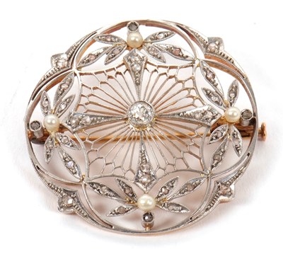 Lot 140 - An Edwardian 18ct diamond and pearl brooch,...