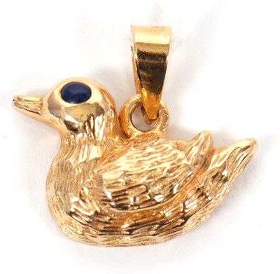 Lot 175 - A duck pendant, the naturalistically modelled...