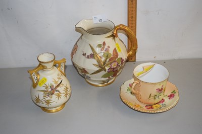 Lot 12 - A group of blush Worcester wares comprising a...