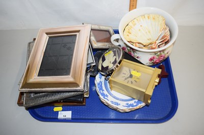 Lot 18 - Mixed Lot: Various silver plated photograph...