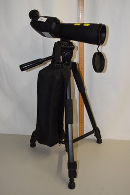 Lot 28 - An unbranded spotting scope with tripod