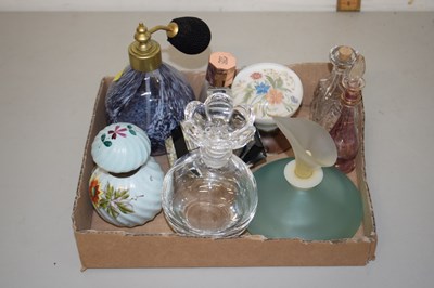 Lot 103 - Quantity of perfume atomisers