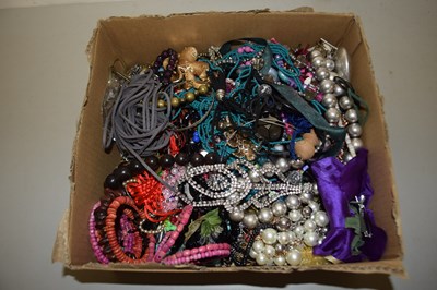 Lot 112 - Mixed Lot: Assorted costume jewellery