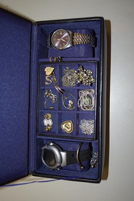 Lot 120 - Black jewellery box and a quantity of costume...