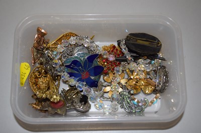 Lot 128 - Quantity of costume jewellery, mainly brooches