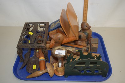 Lot 170 - Mixed Lot: Metal trivet, letter rack and other...