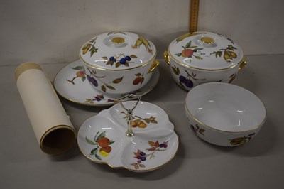 Lot 217 - Quantity of Royal Worcester Evesham wares...