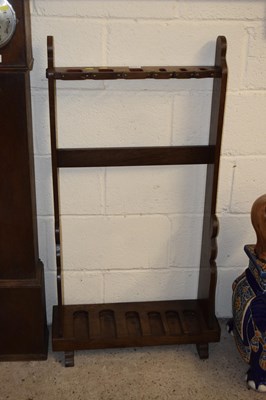 Lot 259 - A cue stand