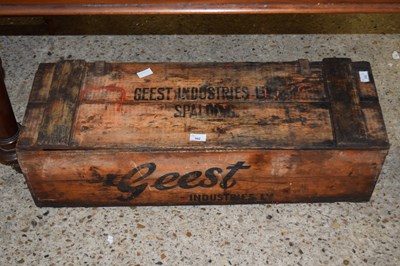 Lot 302 - A vintage Geest Industries wooden box