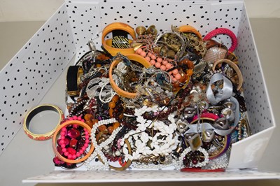 Lot 54 - Box of assorted costume jewellery