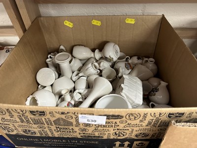 Lot 530 - Box of assorted crested wares