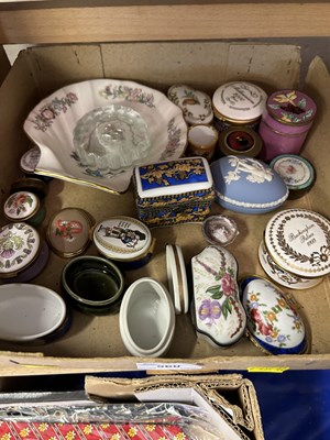 Lot 560 - Quantity of assorted trinket boxes etc