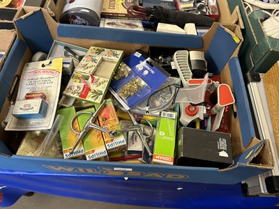 Lot 612 - Mixed Lot: Assorted stationery, light bulbs...