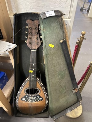 Lot 628 - A mother of pearl inlaid lute