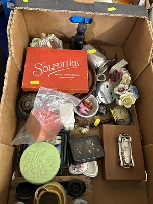 Lot 667 - Box containing miscellaneous collectables...