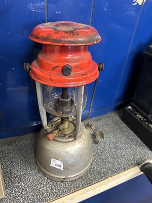 Lot 690 - A Bialladin vintage paraffin lamp