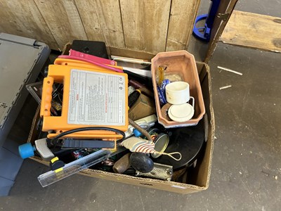 Lot 771 - Box containing various garage sundries...