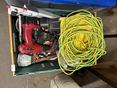 Lot 780 - Box containing various garage clearance items...