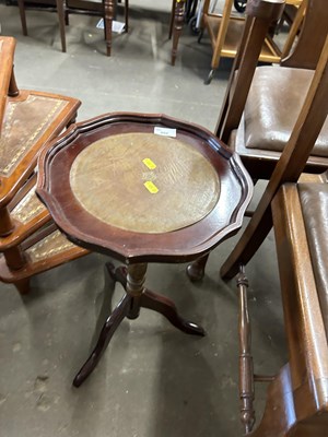 Lot 807 - Reproduction wine table