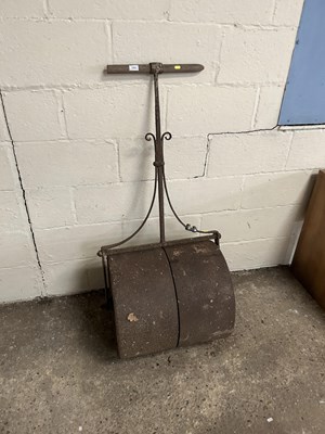 Lot 1000 - Cast iron garden roller