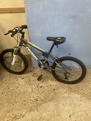 Lot 1026 - A child's mountain bike